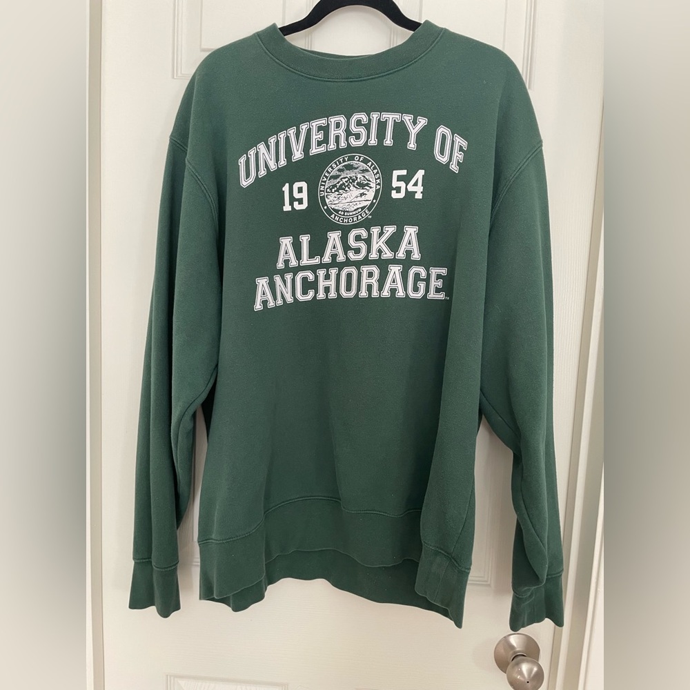 University of Alaska Anchorage crew neck sweatshirt. Size Xl